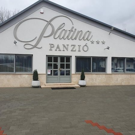 Platina Panzio*** Bed & Breakfast Újhartyán Dış mekan fotoğraf