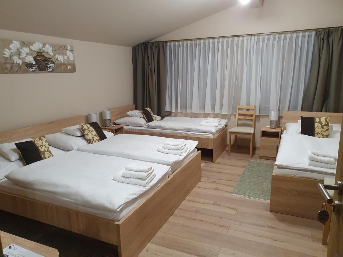 Platina Panzio*** Bed & Breakfast Újhartyán Dış mekan fotoğraf