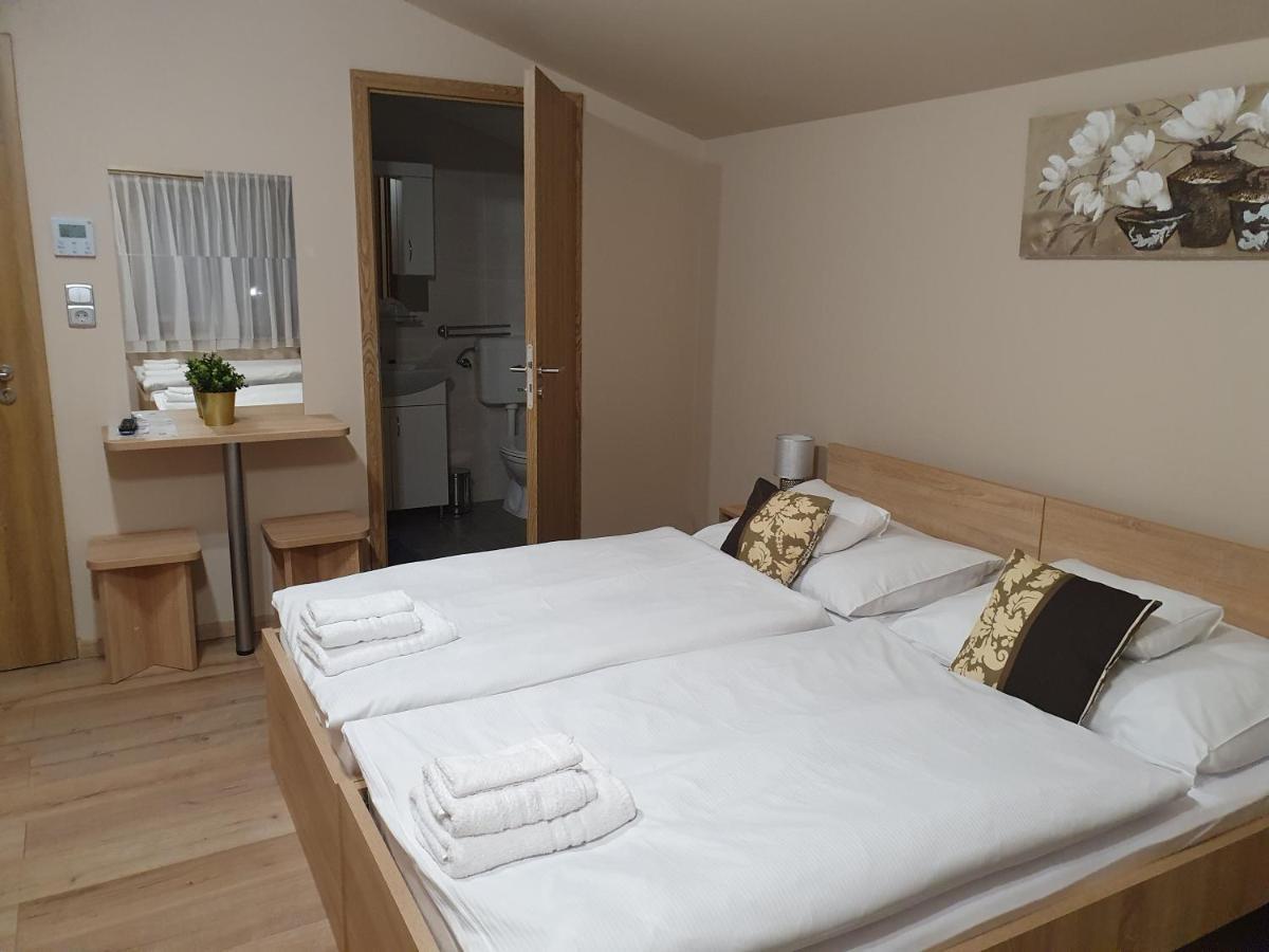 Platina Panzio*** Bed & Breakfast Újhartyán Dış mekan fotoğraf