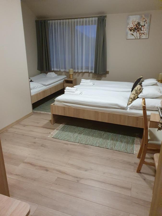 Platina Panzio*** Bed & Breakfast Újhartyán Dış mekan fotoğraf
