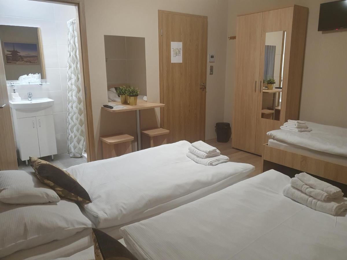 Platina Panzio*** Bed & Breakfast Újhartyán Dış mekan fotoğraf