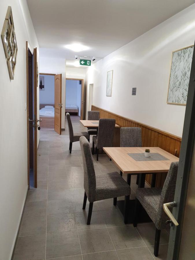 Platina Panzio*** Bed & Breakfast Újhartyán Dış mekan fotoğraf
