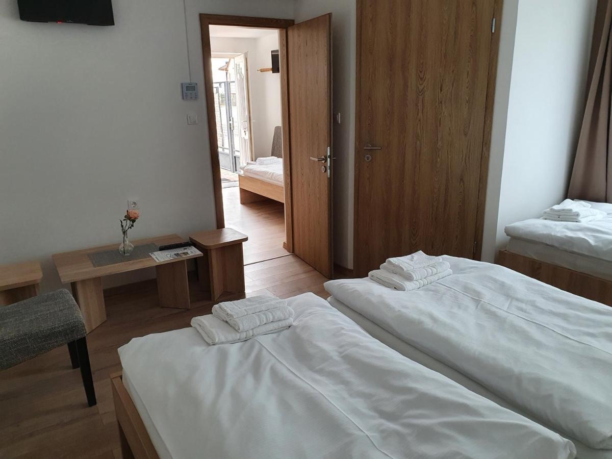 Platina Panzio*** Bed & Breakfast Újhartyán Dış mekan fotoğraf