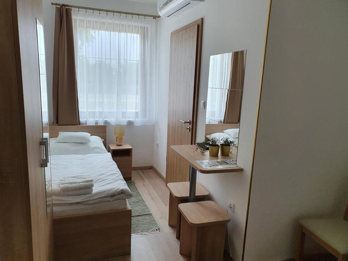 Platina Panzio*** Bed & Breakfast Újhartyán Dış mekan fotoğraf