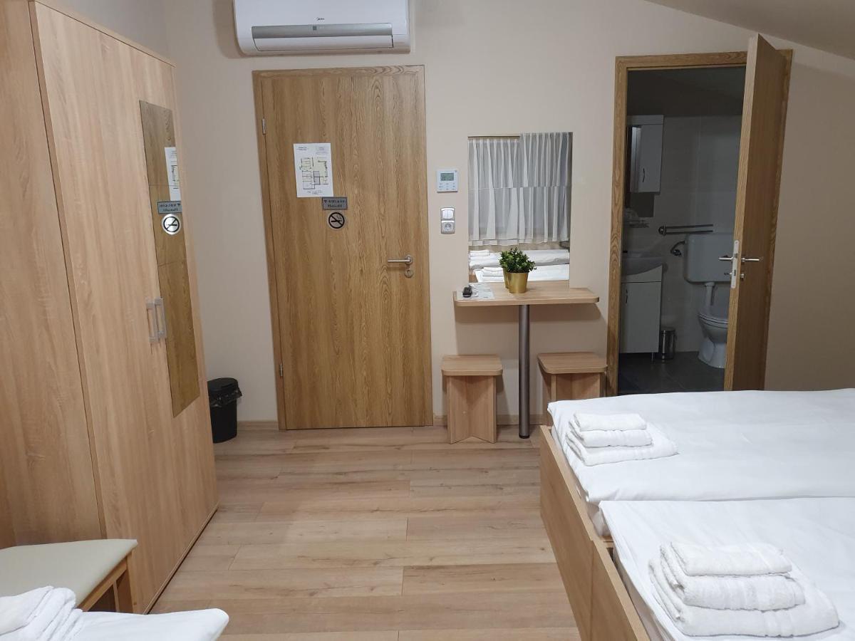 Platina Panzio*** Bed & Breakfast Újhartyán Dış mekan fotoğraf