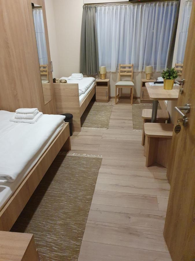 Platina Panzio*** Bed & Breakfast Újhartyán Dış mekan fotoğraf