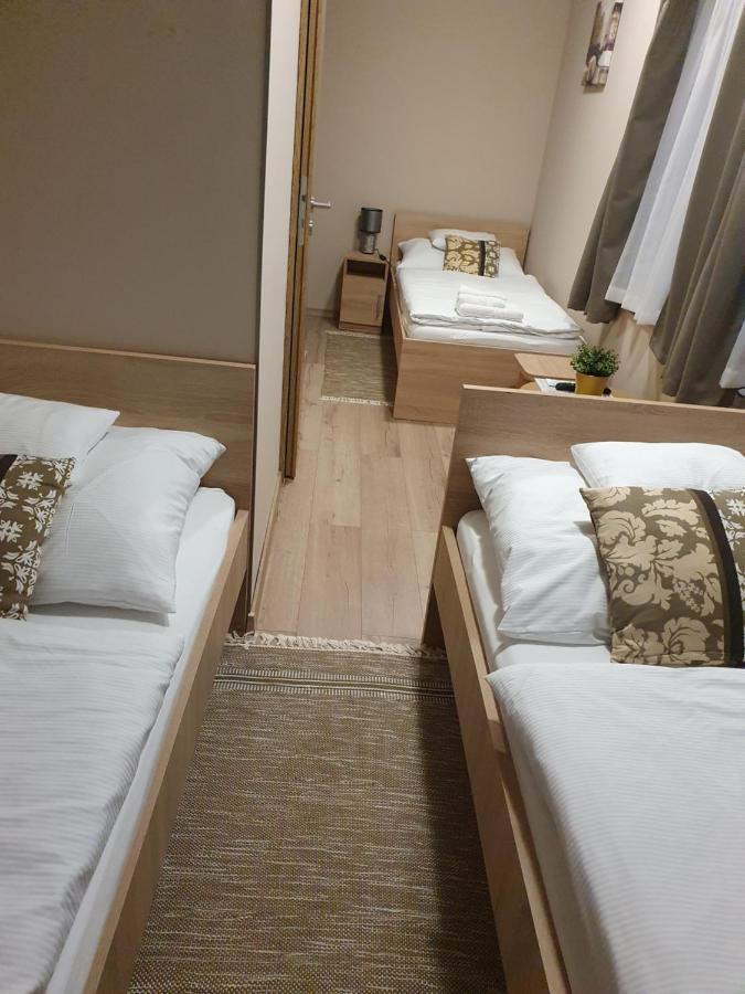 Platina Panzio*** Bed & Breakfast Újhartyán Dış mekan fotoğraf
