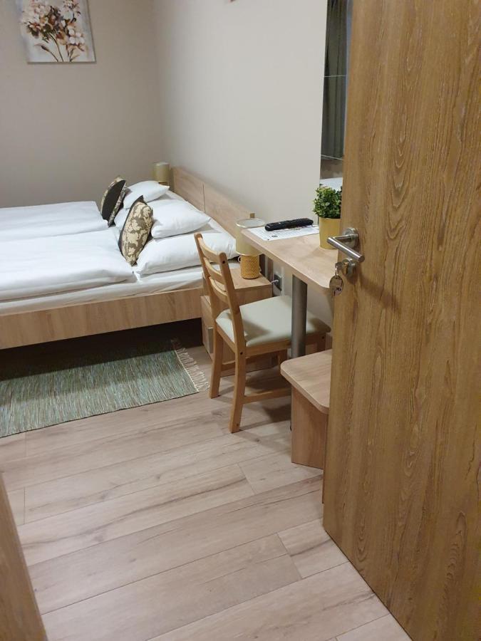 Platina Panzio*** Bed & Breakfast Újhartyán Dış mekan fotoğraf