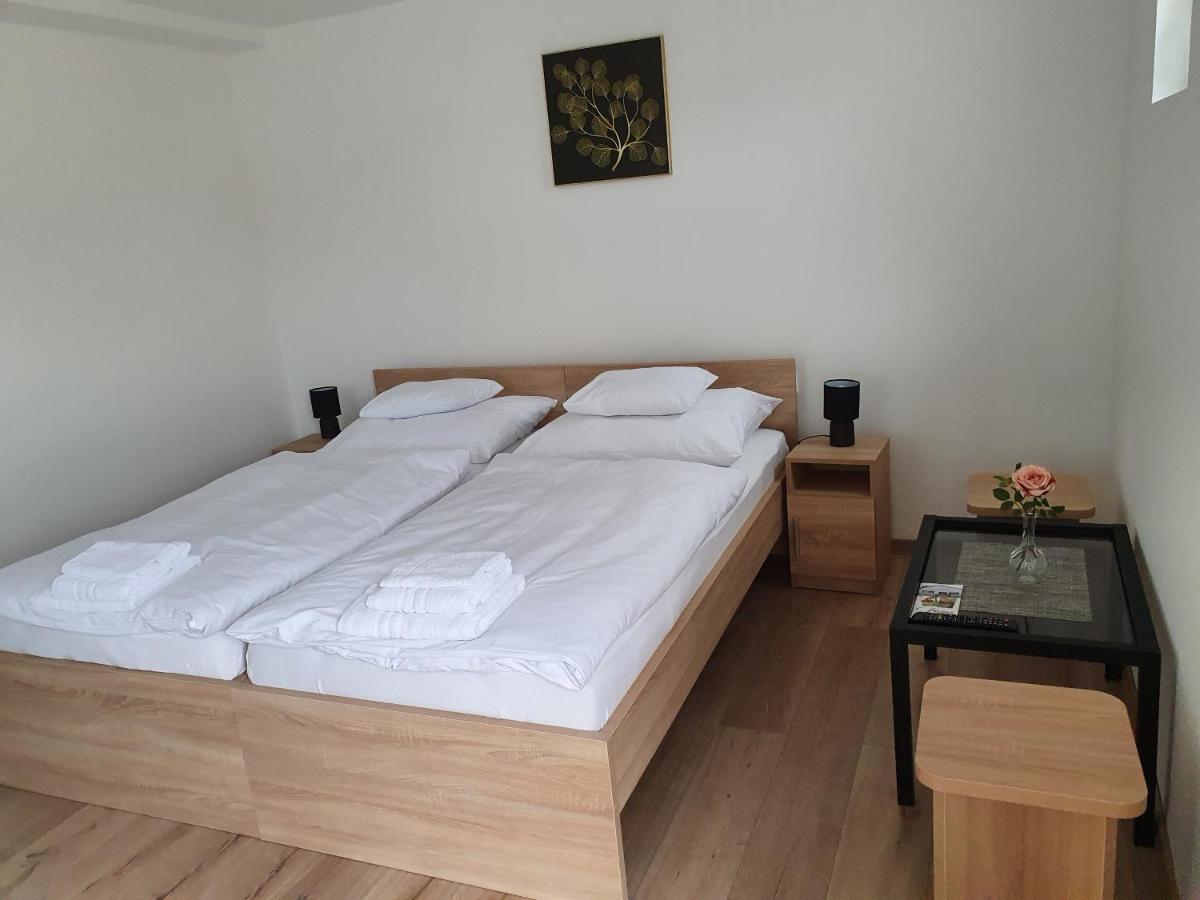 Platina Panzio*** Bed & Breakfast Újhartyán Dış mekan fotoğraf